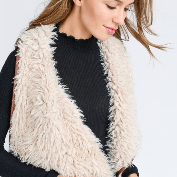 Faux Fur Collared Draped Shearling Vest - Picture 6 of 8
